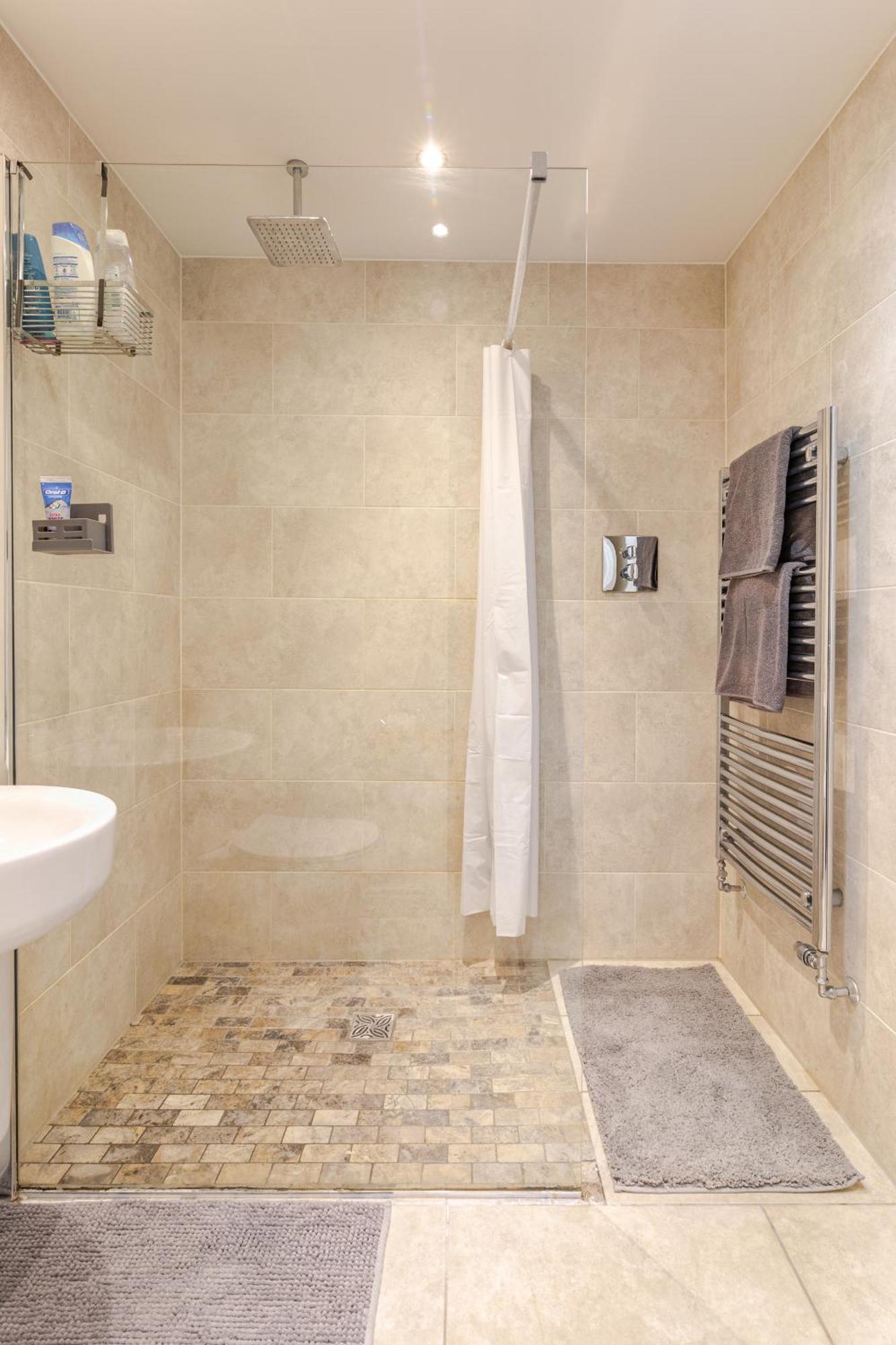 Large Double Room & Private Ensuite Bathroom, Badbury Park, Swindon, Near Great Western Hospital Exterior photo