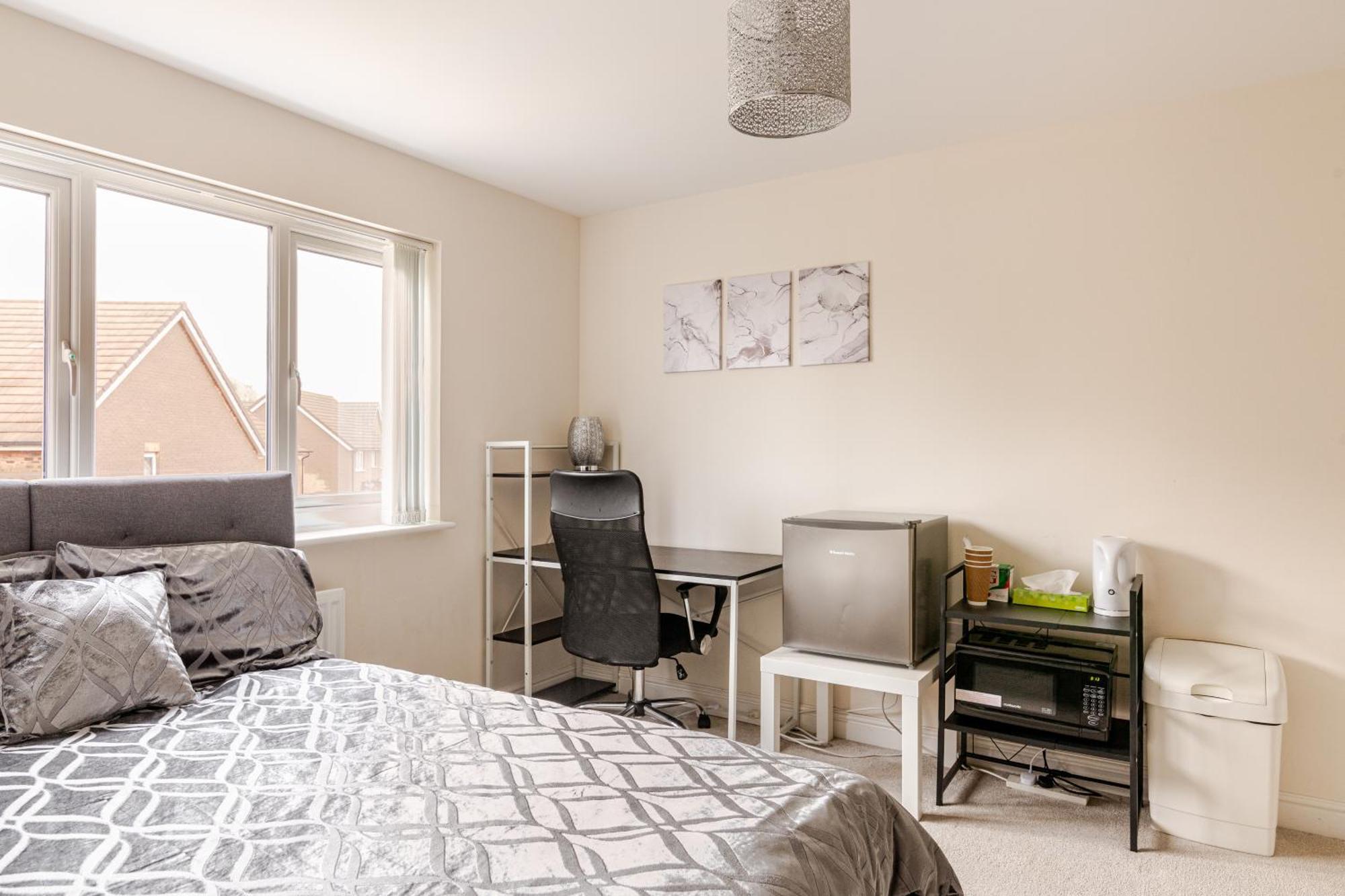 Large Double Room & Private Ensuite Bathroom, Badbury Park, Swindon, Near Great Western Hospital Exterior photo